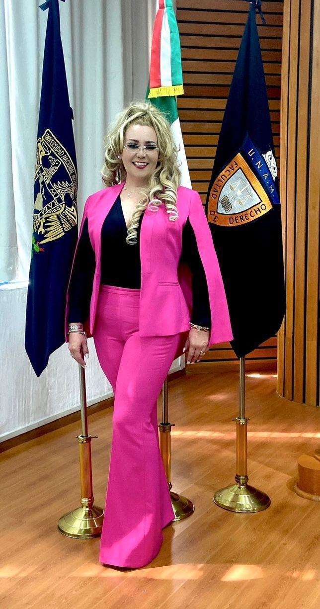 Dra. Raqueline Pérez — Autora